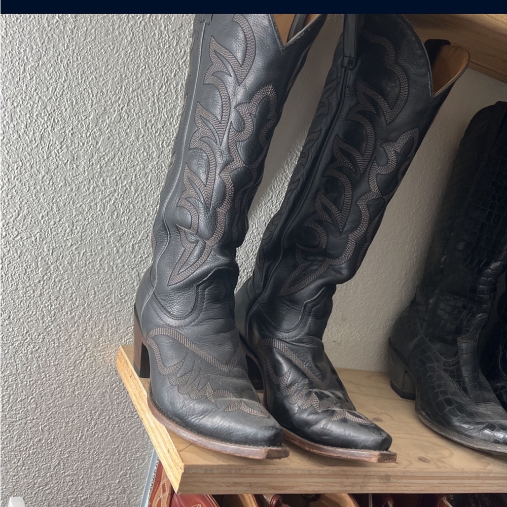Black Shyanne boots great condition